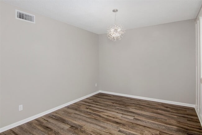 Building Photo - 2320 Shadowdale Dr