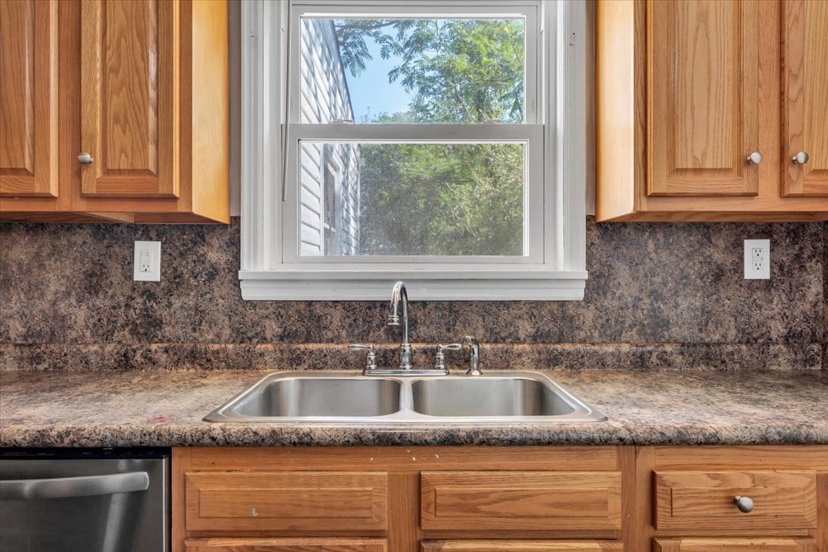 KITCHEN W/ WINDOW OVERLOOKING THE FENCED IN BACKYARD! - 2413 Memorial Ave SW