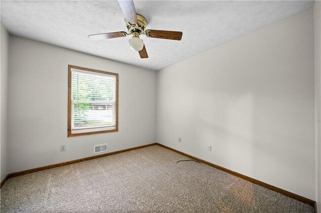 Building Photo - 5405 Iris Dr SW