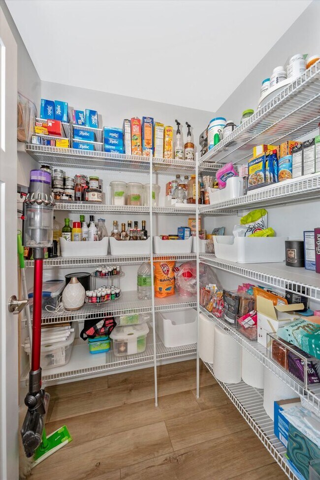 Building Photo - The Enclave At Gambrill View