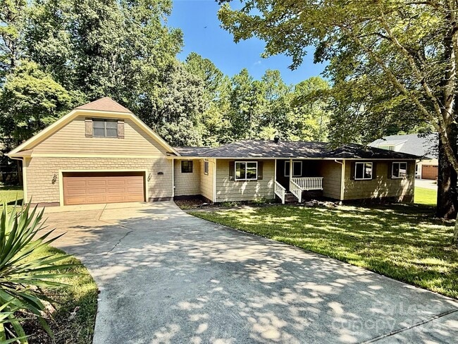 Primary Photo - 120 Rustic Way Ln