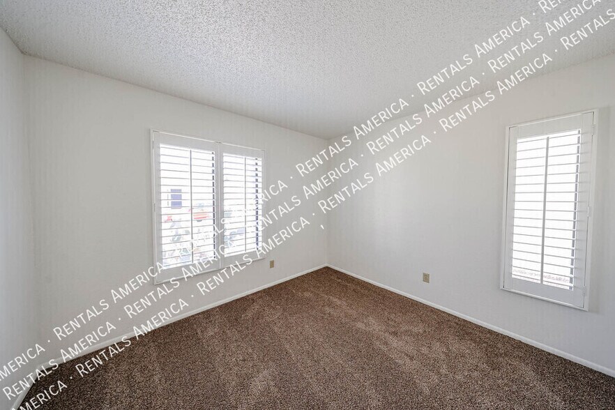 Building Photo - 3301 E Wescott Dr