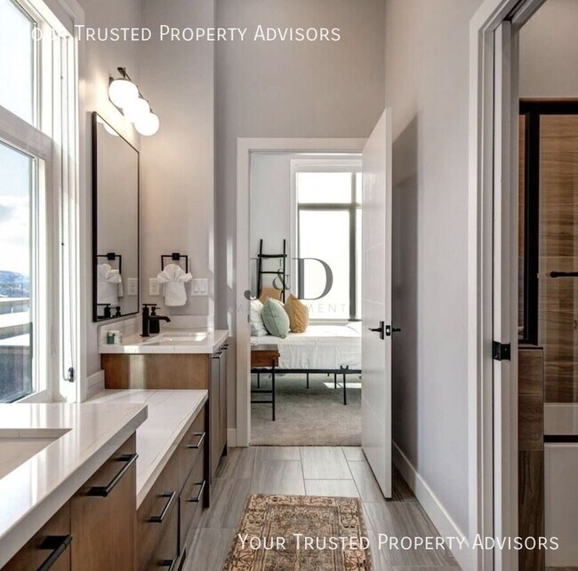 Building Photo - 807 E Klaim Dr