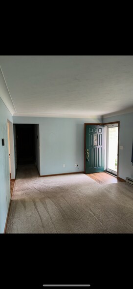 Building Photo - 5044 Jolly Rd