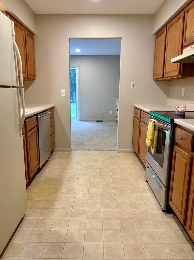 Building Photo - 5932 Joymont St