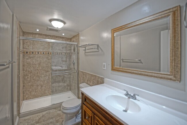 Building Photo - 1x 3906-3908