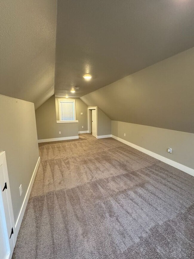 Building Photo - 1132000