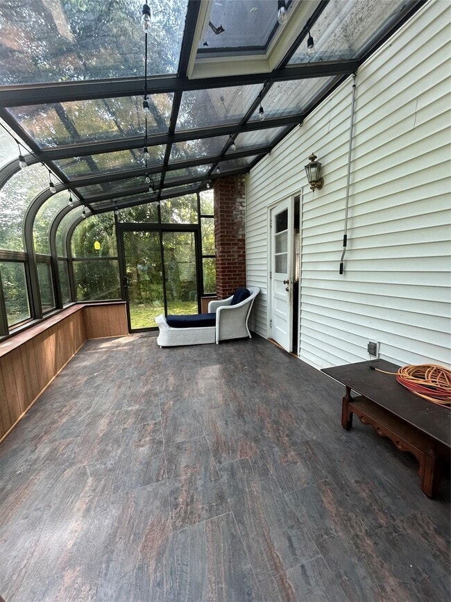 Building Photo - 161 Copiague Pl