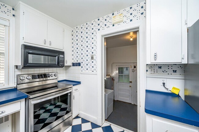 Building Photo - Traditional Cape Cod Charm Meets Henrico C...