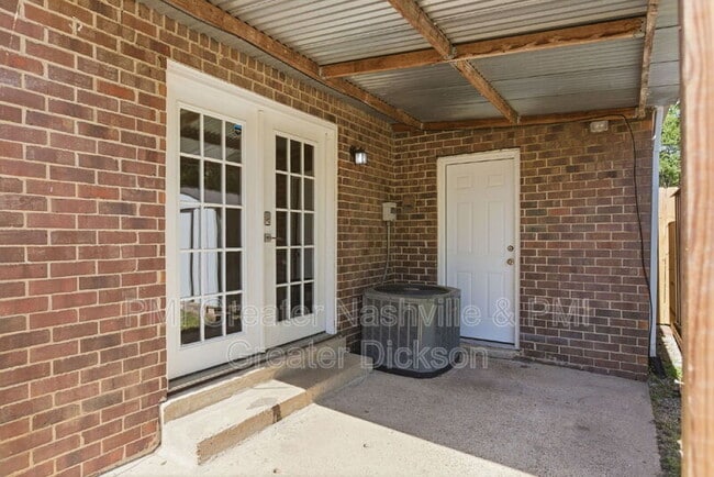 Building Photo - 704 McPherson Dr