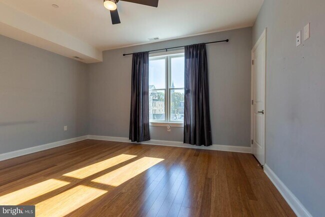 Building Photo - 153 Levering St