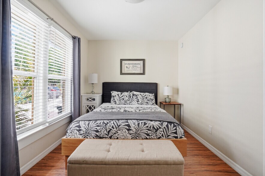 Building Photo - 539 6th St N