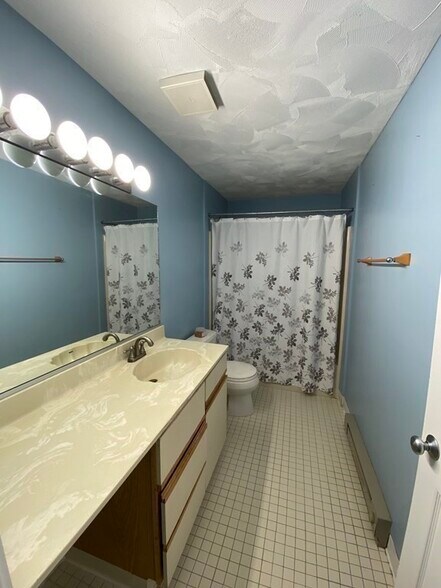 Building Photo - 1216 Vfw Pky