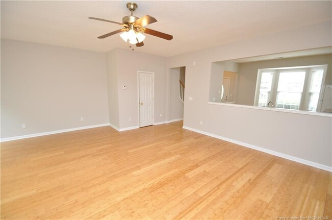 Building Photo - 404 Canyon Lake Cir