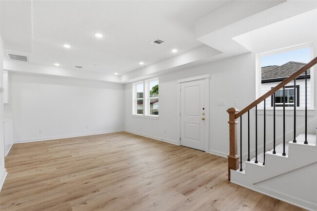 Building Photo - 4610 Providence St