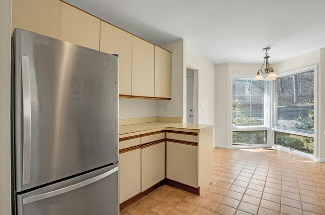 Building Photo - 1 Spring Pond Dr