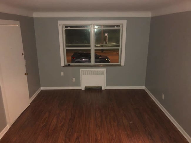 Building Photo - Woodford