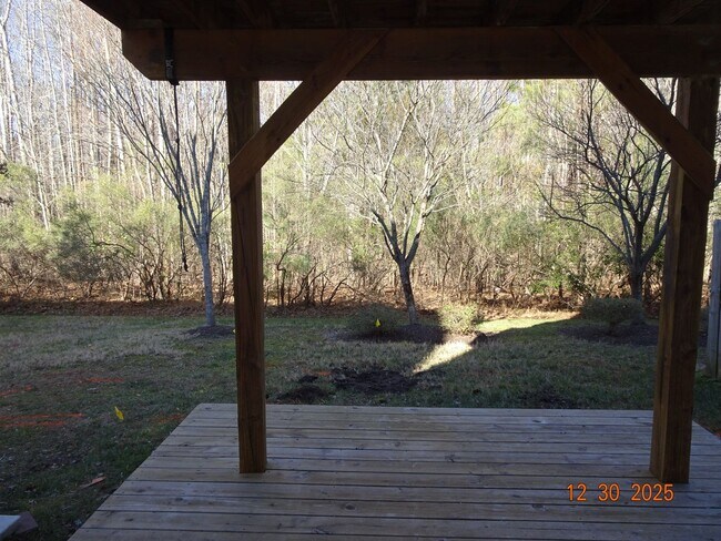 Building Photo - 4 Bedrooms, 3.5 Baths Townhouse