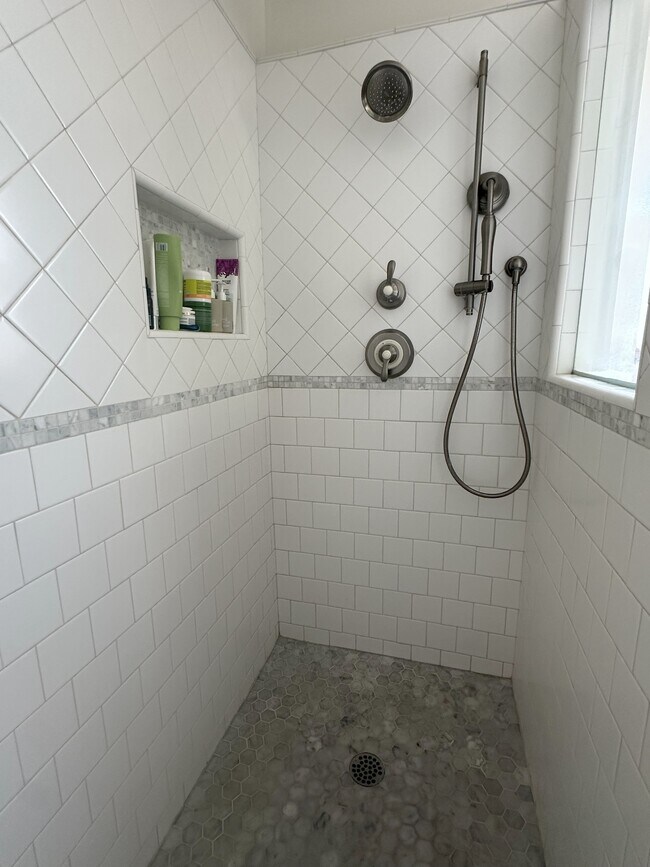 Building Photo - 3310 Manzana St