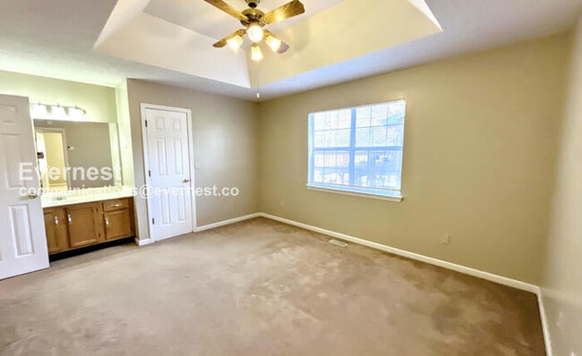 Building Photo - 4911 Hunter Village Dr