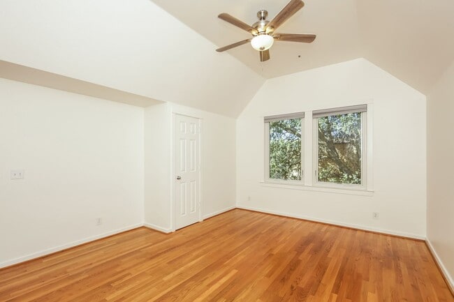 Building Photo - FOR RENT – 3 bed 2 bath Coastal Living in Santa Cruz