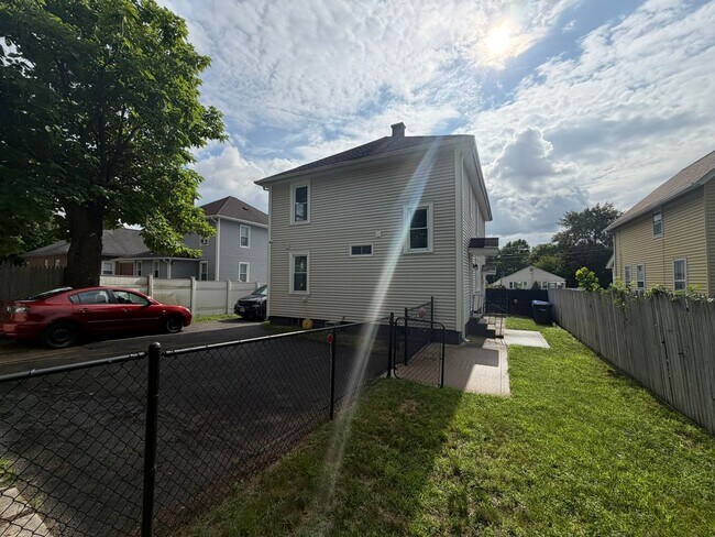 Building Photo - 37 Beauregard St
