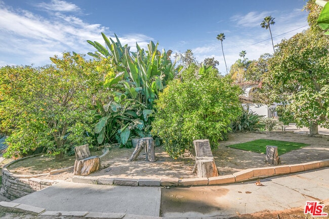 Building Photo - 1530 Valley View Rd