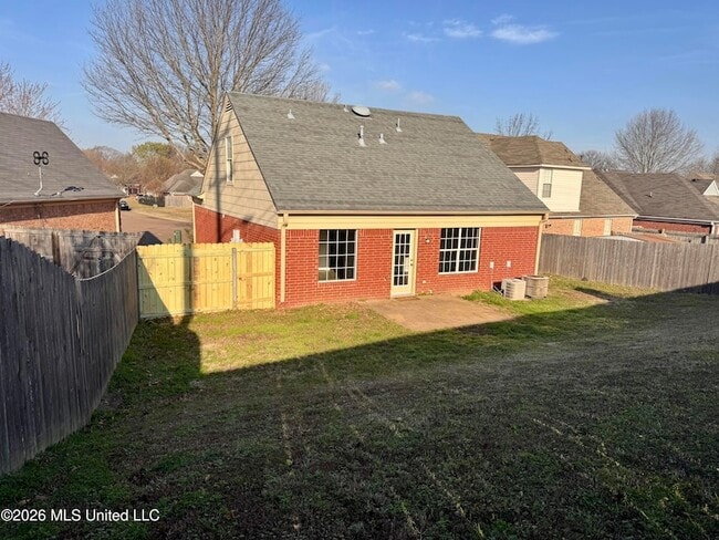 Building Photo - 8170 Clubview Dr