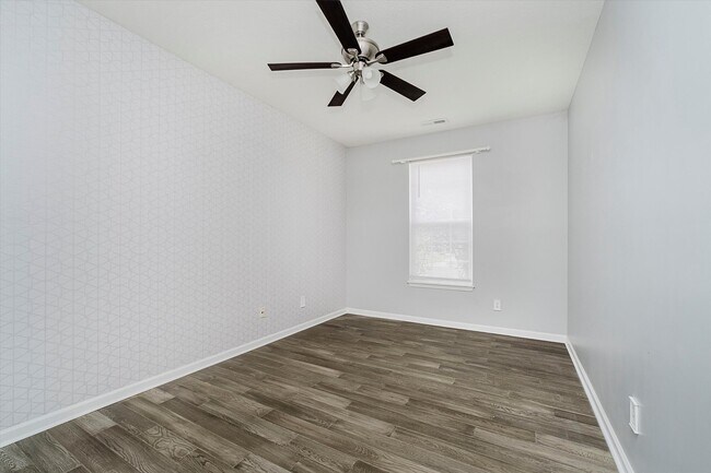 Building Photo - 9413 N Bayfield Dr