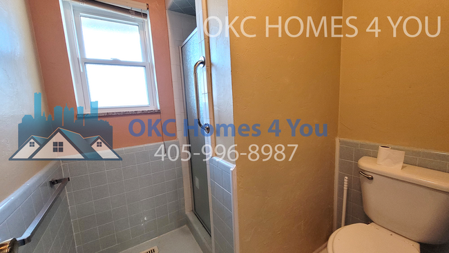 Building Photo - 3 Bed with Lake Hefner View