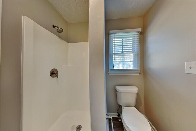 Building Photo - 360 Austin Dr