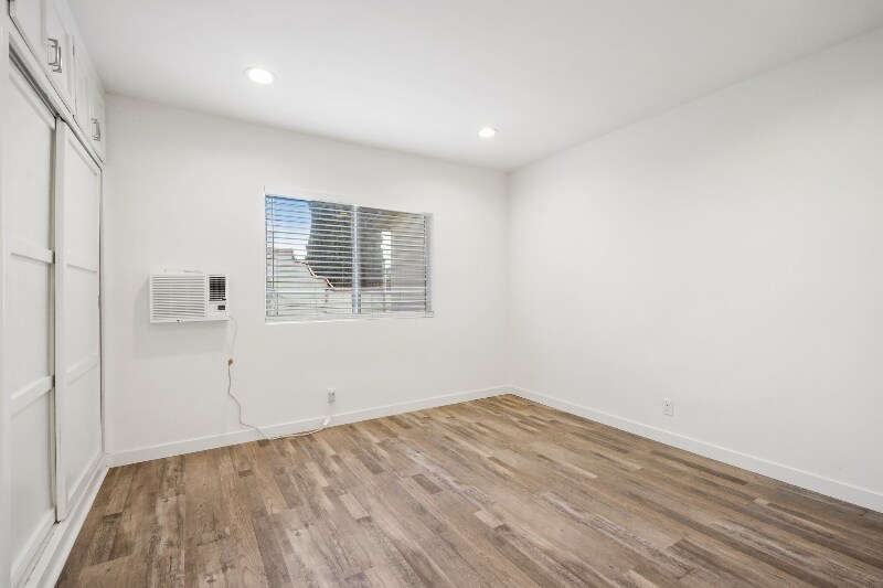 Building Photo - 415 Loma Dr