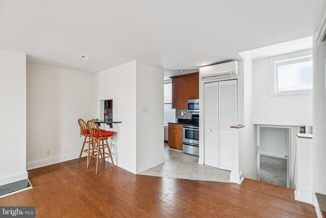 Building Photo - 1703 Wallace St