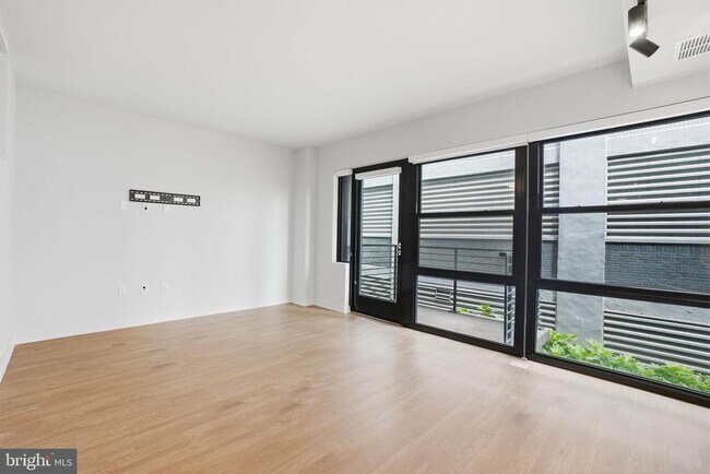 Building Photo - 1625 Eckington Pl NE