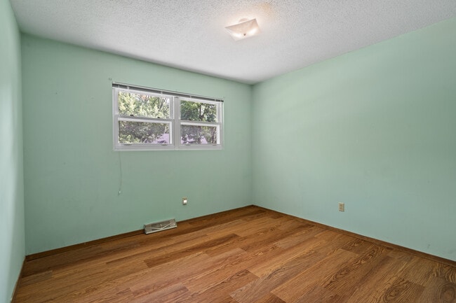 Building Photo - 1305 Jake Ln