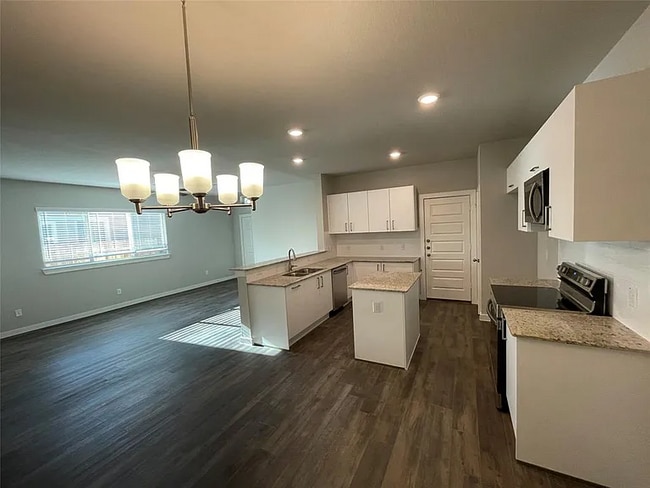 Building Photo - Magnolia 9807