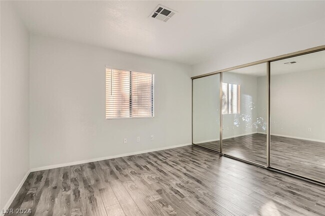 Building Photo - 1109 N Buffalo Dr