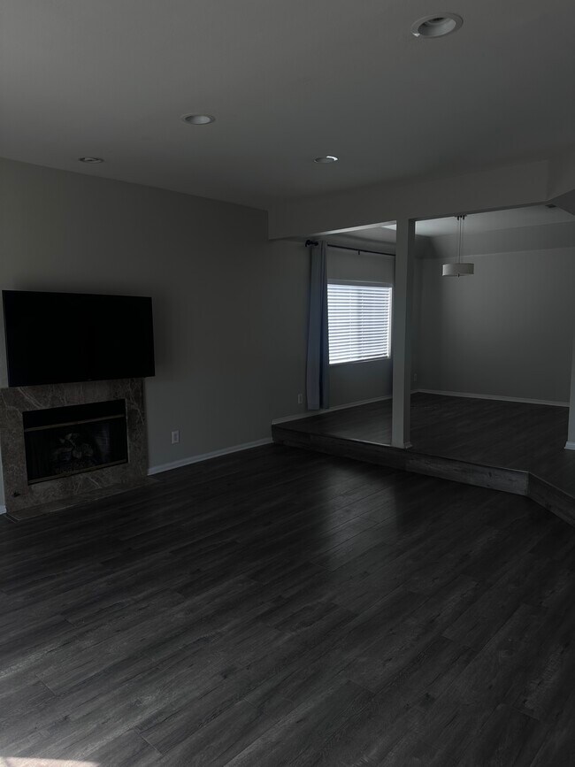 Building Photo - 5004 Bakman Ave