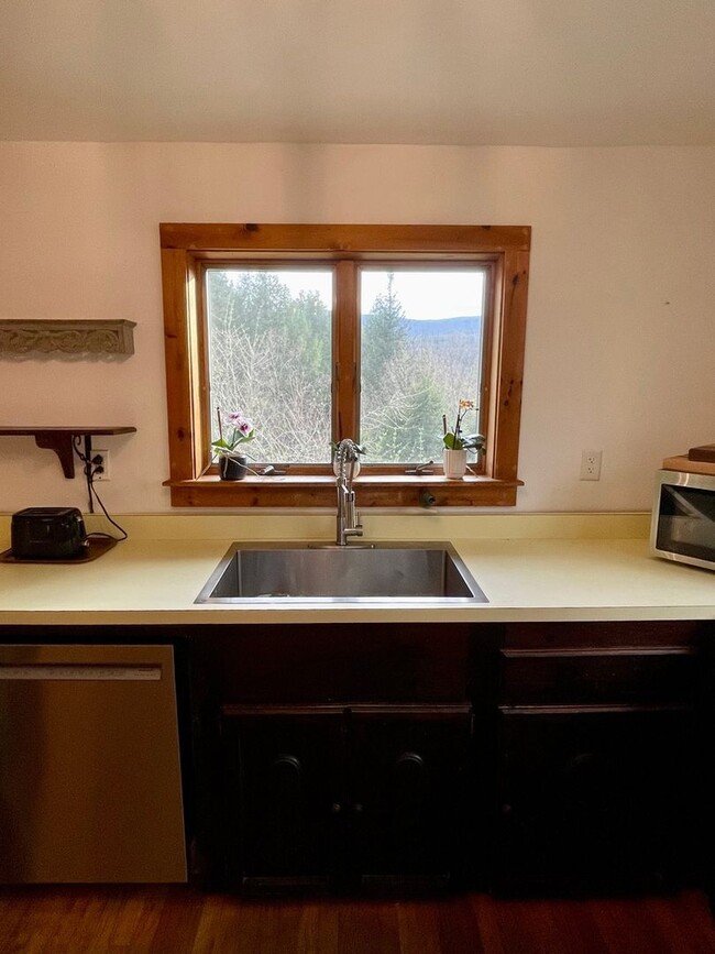 Building Photo - Charming 3BR House in Granville