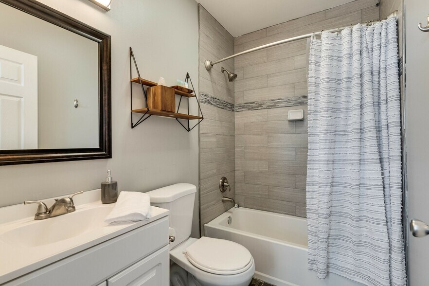 Building Photo - 121 Dennis Rd