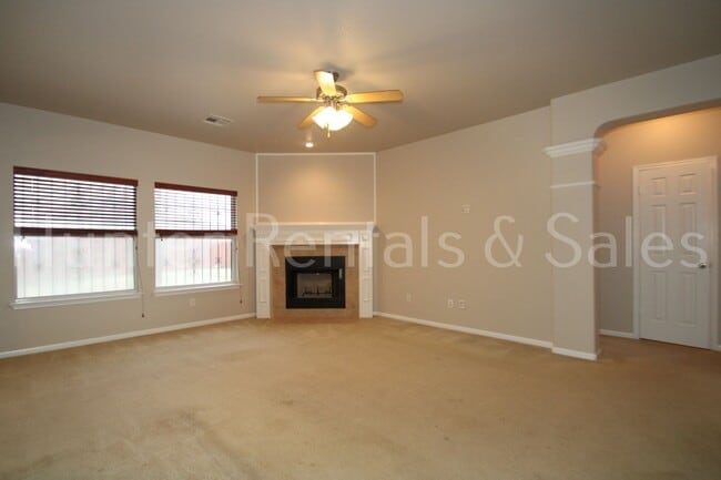 Building Photo - Bridgewood Beauty