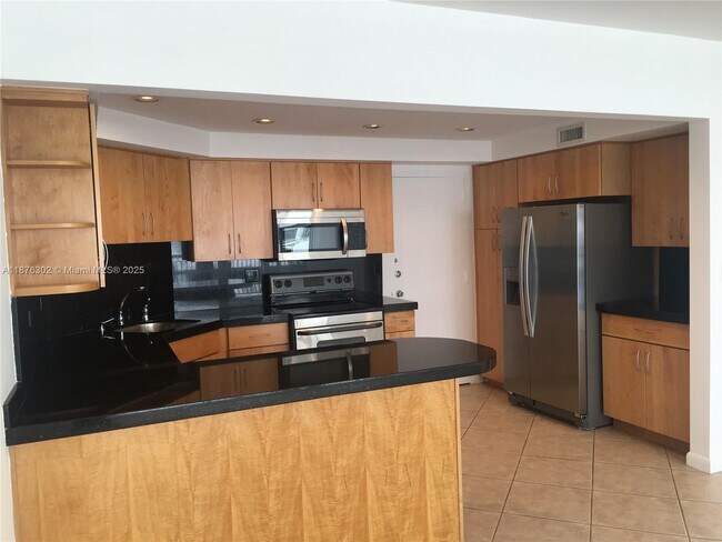 Building Photo - 1408 Brickell Bay Dr