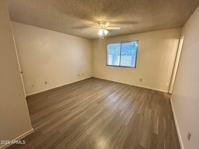 Building Photo - 5309 S River Dr