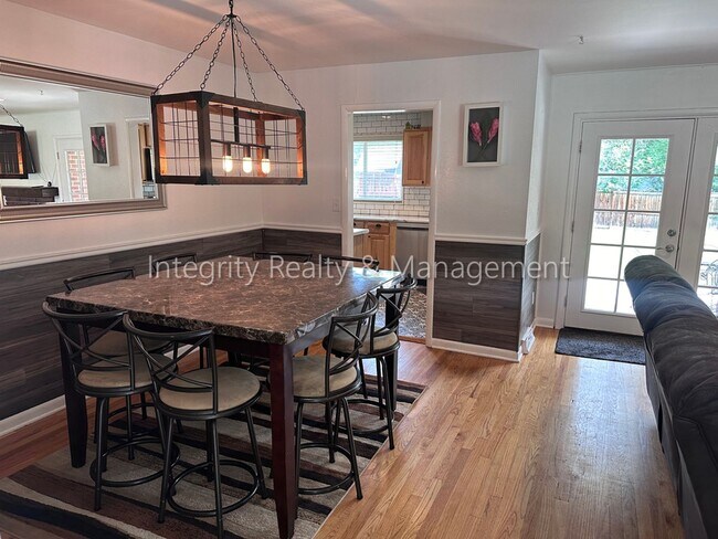 Building Photo - 3367 W Arlington Ave