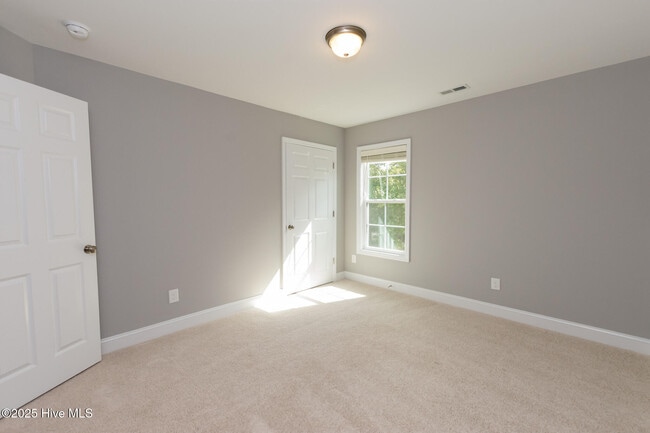 Building Photo - 608 Feather Ct