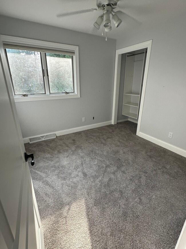 Building Photo - 1009 Stanford Dr