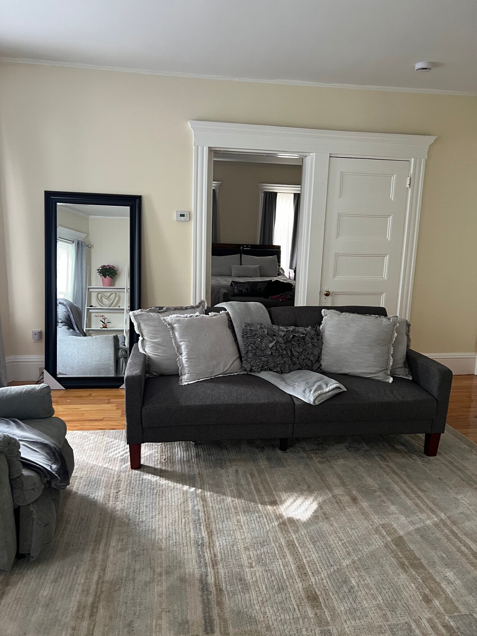 Building Photo - 10 Pine St