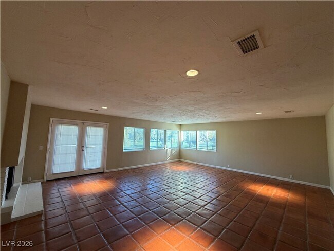 Building Photo - 908 Vegas Valley Dr