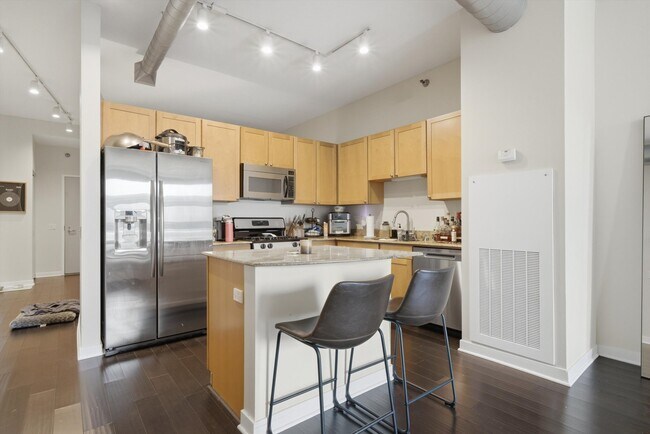 Building Photo - 720 N Larrabee St