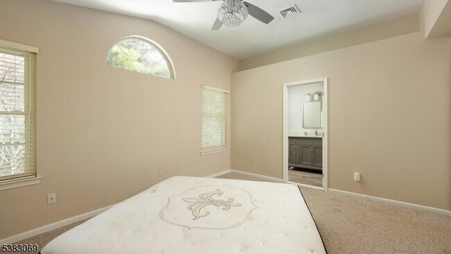 Building Photo - 19 Quail Brook Ct